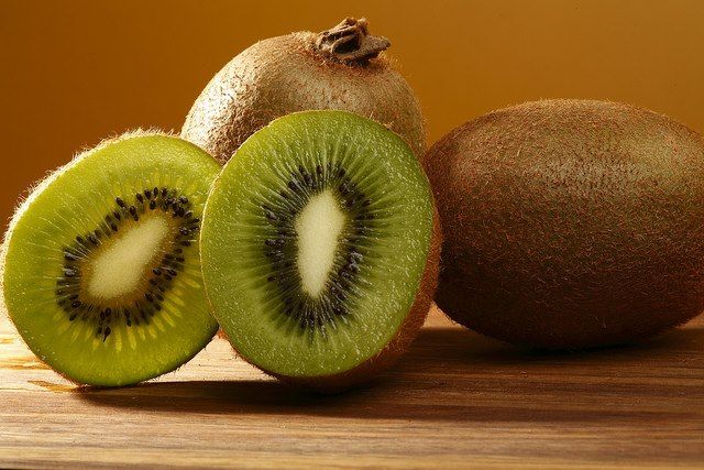 kivi, látászavar, vakság, sárgafolt, antioxidáns, ásványi anyagok, emésztés serkentése, székrekedés, hasmenés, kálium tartalom, vér tisztítása, szív működés, vérnyomáscsökkentő, koleszterinszint csökkentő, rossz koleszterin, triglicerid szint csökkentése, krónikus fáradtság, egészséges életmód